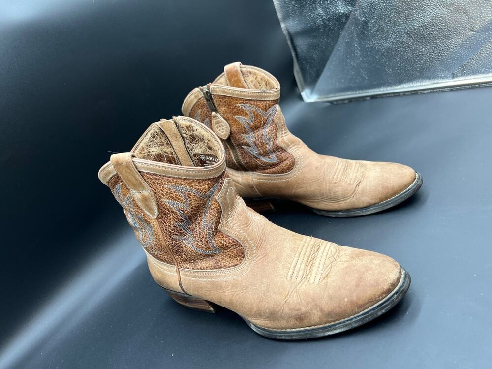 ARIAT Billie Unbridled Side Zip Short Boots Womens 9.5 Tan Distressed Leather
